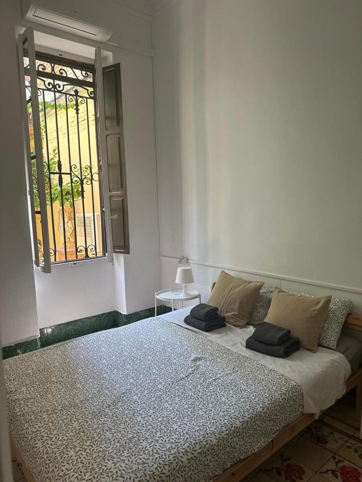Habitacion Con Bano Privado 1 Cama De Matrimonio Valencia Bagian luar foto