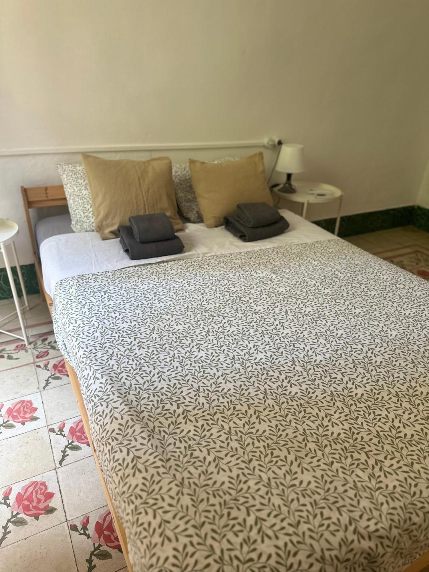 Habitacion Con Bano Privado 1 Cama De Matrimonio Valencia Bagian luar foto